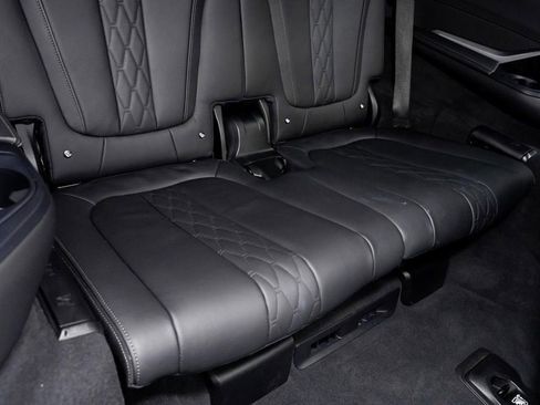 Used 2023 BMW X7 xDrive40i w/ Premium Package image 47