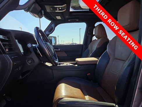 Used 2024 Lexus GX 550 w/ Accessory Package (31) image 17