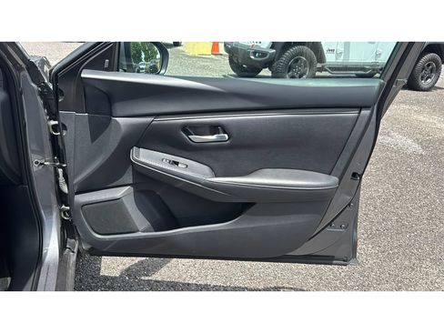 Used 2024 Nissan Sentra SV FWD image 18