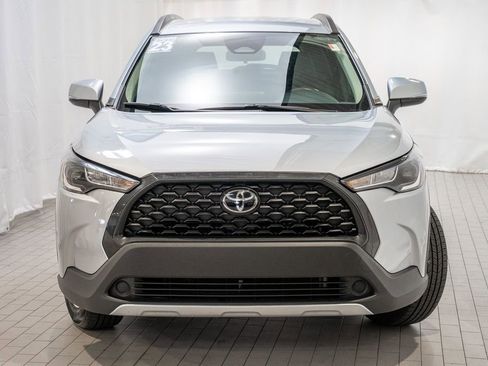 Used 2023 Toyota Corolla Cross LE image 3
