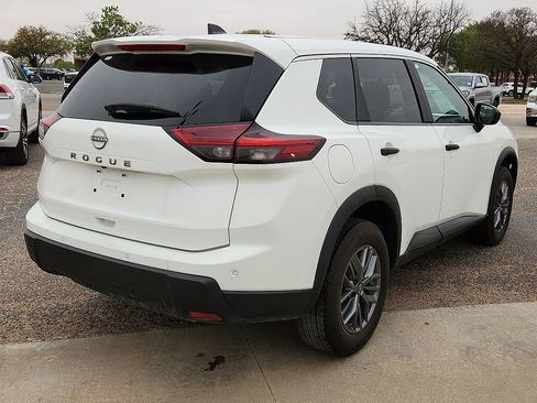 Used 2024 Nissan Rogue S image 3