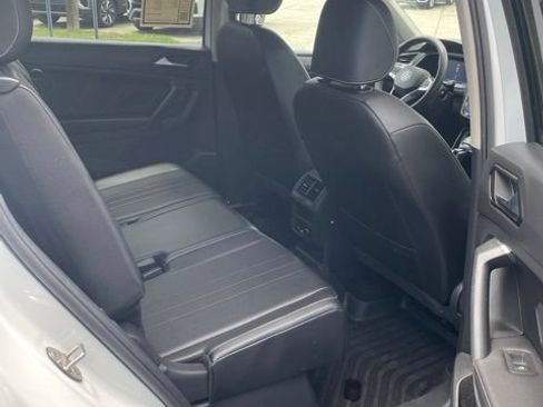 Used 2022 Volkswagen Tiguan SE FWD image 11