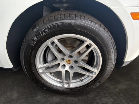 Used 2017 Porsche Macan AWD/4WD image 37