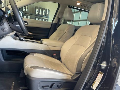 Certified 2022 Nissan Pathfinder Platinum w/ Cargo Package image 11