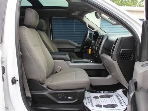 Used 2018 Ford F150 XLT w/ Equipment Group 302A Luxury AWD/4WD image 18
