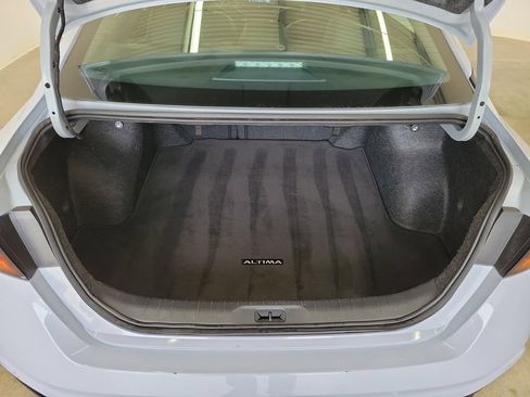 Used 2024 Nissan Altima 2.5 SR FWD image 11
