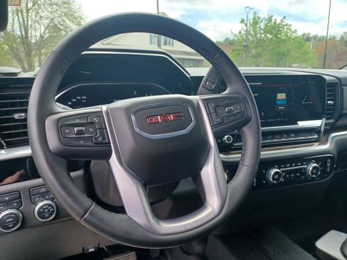 Used 2025 GMC Sierra 2500 SLE w/ SLE Value Package; AWD/4WD image 9