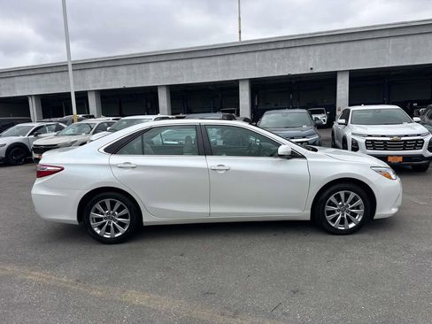 Used 2015 Toyota Camry XLE FWD image 2