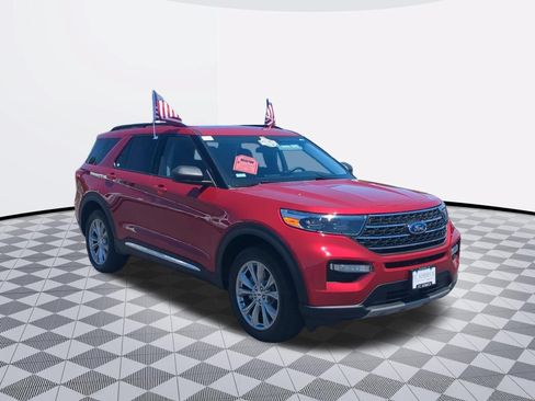 Used 2023 Ford Explorer XLT w/ Equipment Group 202A AWD/4WD image 2