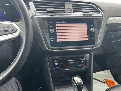 Used 2022 Volkswagen Tiguan SE image 9