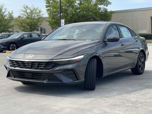 New 2026 Hyundai Elantra SEL Sport FWD image 6