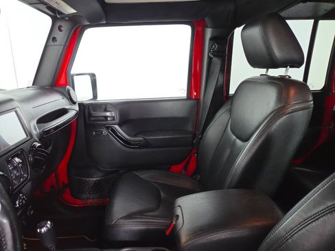 Used 2015 Jeep Wrangler Unlimited Sahara AWD/4WD image 18