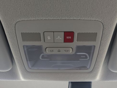 Certified 2025 Hyundai Venue Limited FWD image 23
