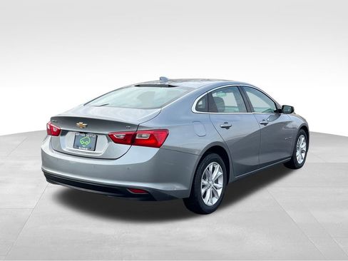 Used 2025 Chevrolet Malibu LT image 2