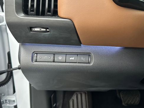 New 2026 Nissan Pathfinder Platinum AWD/4WD image 21