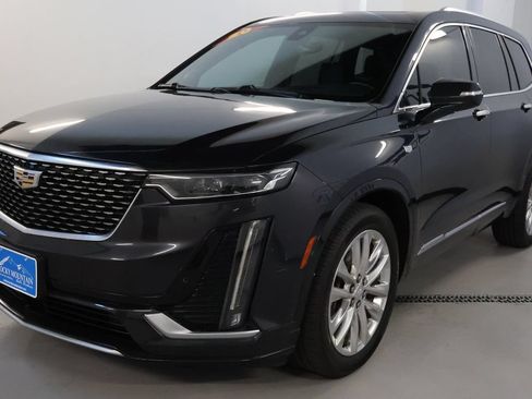 Used 2020 Cadillac XT6 Premium Luxury w/ Platinum Package AWD/4WD image 3