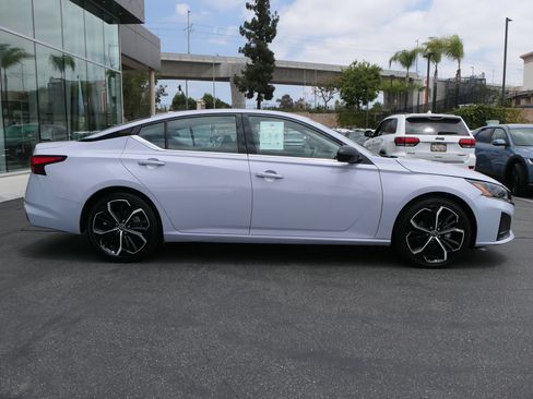 Used 2024 Nissan Altima 2.5 SR FWD image 2