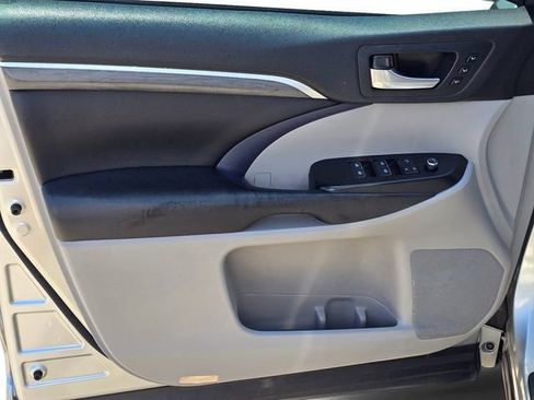 Used 2017 Toyota Highlander Limited Platinum FWD image 13