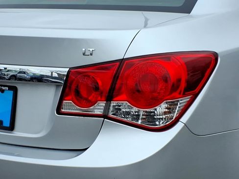 Used 2011 Chevrolet Cruze LT image 21