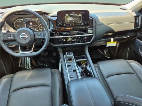 Certified 2025 Nissan Pathfinder SL FWD image 13