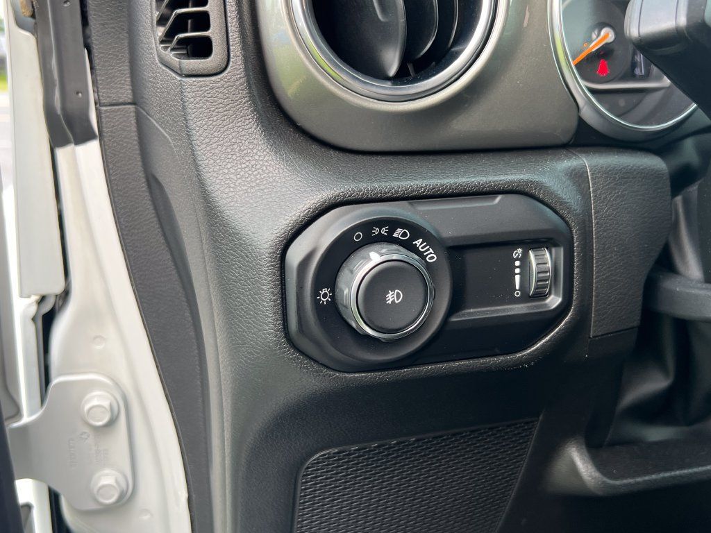 Used 2023 Jeep Wrangler Unlimited Sahara AWD/4WD image 25