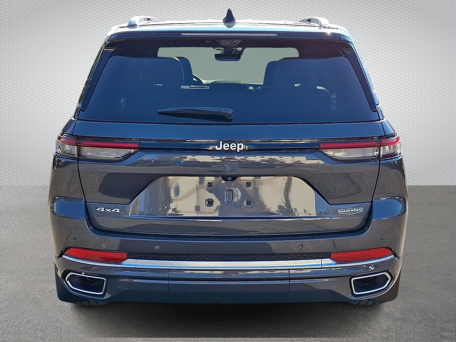 Used 2023 Jeep Grand Cherokee Summit AWD/4WD image 5