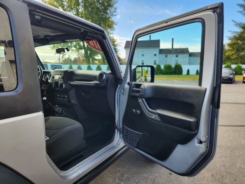 Used 2016 Jeep Wrangler Sport image 35
