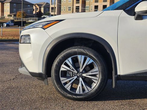 Used 2023 Nissan Rogue SV w/ SV Premium B Package image 6