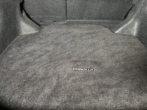 Used 2017 Toyota Corolla LE image 22