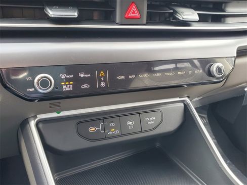 New 2026 Kia Carnival LX image 23