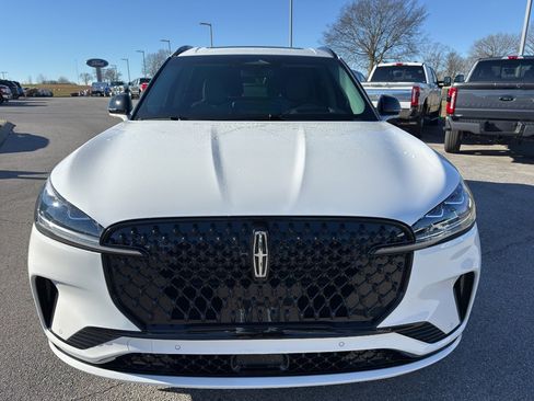 Used 2025 Lincoln Aviator Reserve w/ Equipment Group 201A image 2