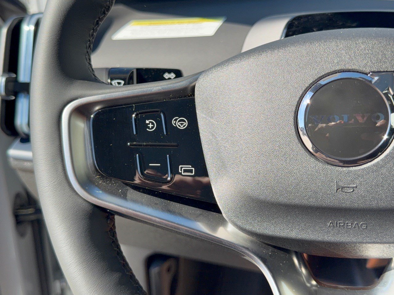 New 2026 Volvo EX30 Plus w/ Climate Package RWD image 18