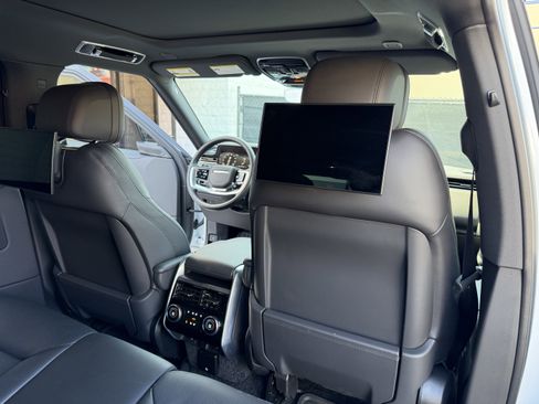 Used 2025 Land Rover Range Rover Long Wheelbase SE image 25