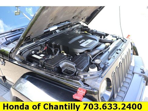 Used 2015 Jeep Wrangler Unlimited Sahara w/ Connectivity Group AWD/4WD image 29