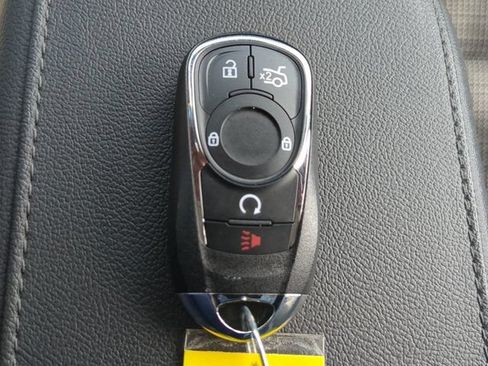 Used 2025 Buick Envista Preferred w/ Convenience II Package FWD image 28