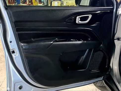 Used 2024 Jeep Compass Latitude w/ Altitude Special Edition image 18