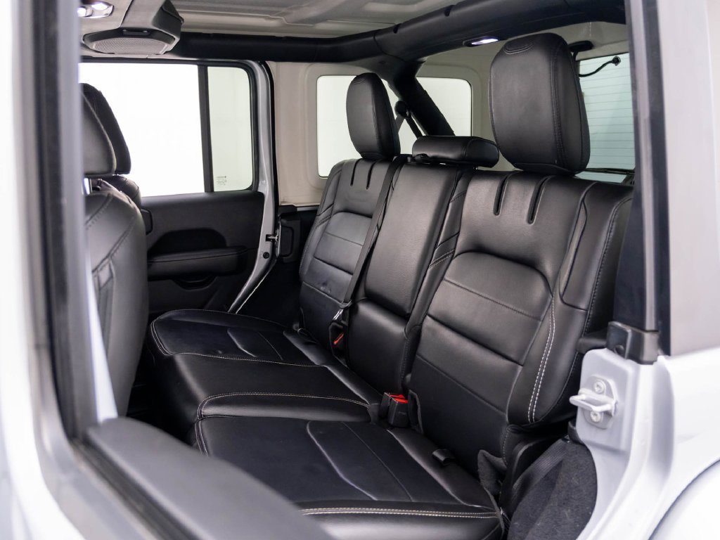 Used 2023 Jeep Wrangler Unlimited Sahara w/ Cold Weather Group AWD/4WD image 16