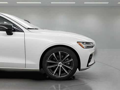 Certified 2022 Volvo S60 B5 Momentum w/ Premium Package image 34