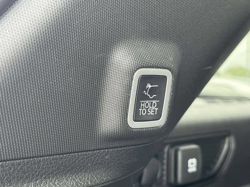 Used 2022 Jeep Grand Cherokee Overland w/ Luxury Tech Group IV AWD/4WD image 22
