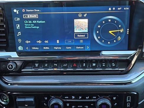 Used 2024 Chevrolet Silverado 2500 ZR2 w/ Technology Package image 16