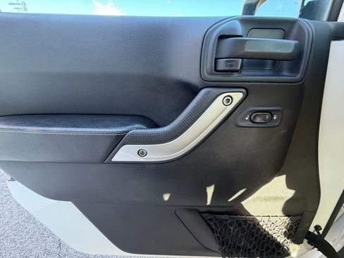 Certified 2016 Jeep Wrangler Unlimited Rubicon image 27