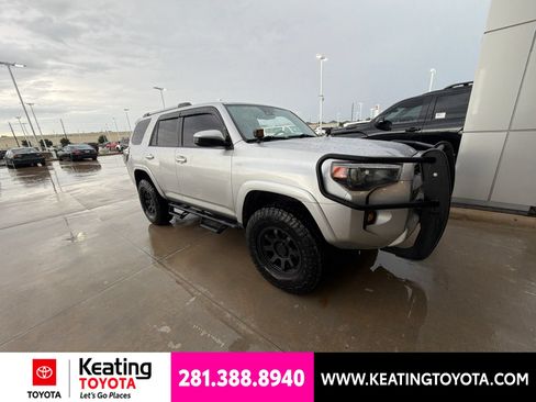 Used 2022 Toyota 4Runner SR5 RWD image 2
