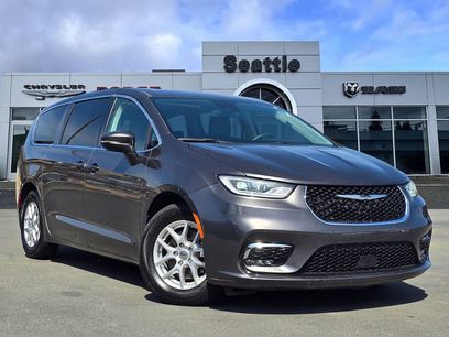 Used 2023 Chrysler Pacifica Touring-L