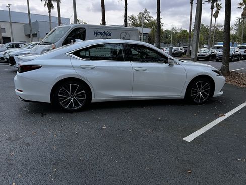 Used 2024 Lexus ES 350 w/ Premium Package image 10