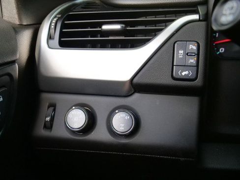 Used 2019 Chevrolet Suburban Premier image 14