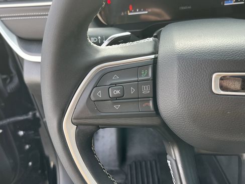 Used 2023 Jeep Grand Cherokee Altitude image 22