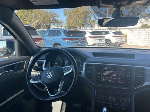Used 2020 Volkswagen Atlas Cross Sport SE w/ Towing Package image 14