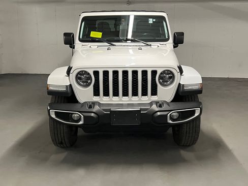 Used 2020 Jeep Gladiator Overland AWD/4WD image 2