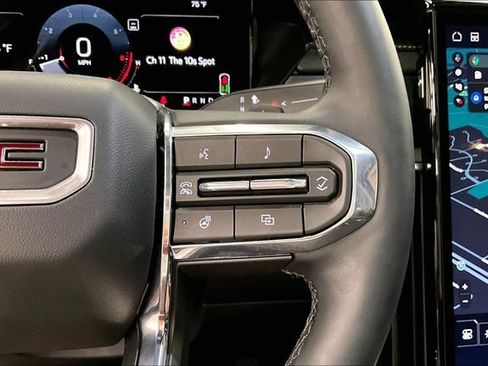 Used 2026 GMC Acadia Elevation w/ Elevation Premium Package AWD/4WD image 28