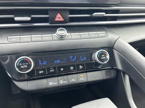 Certified 2024 Hyundai Elantra SEL FWD image 29